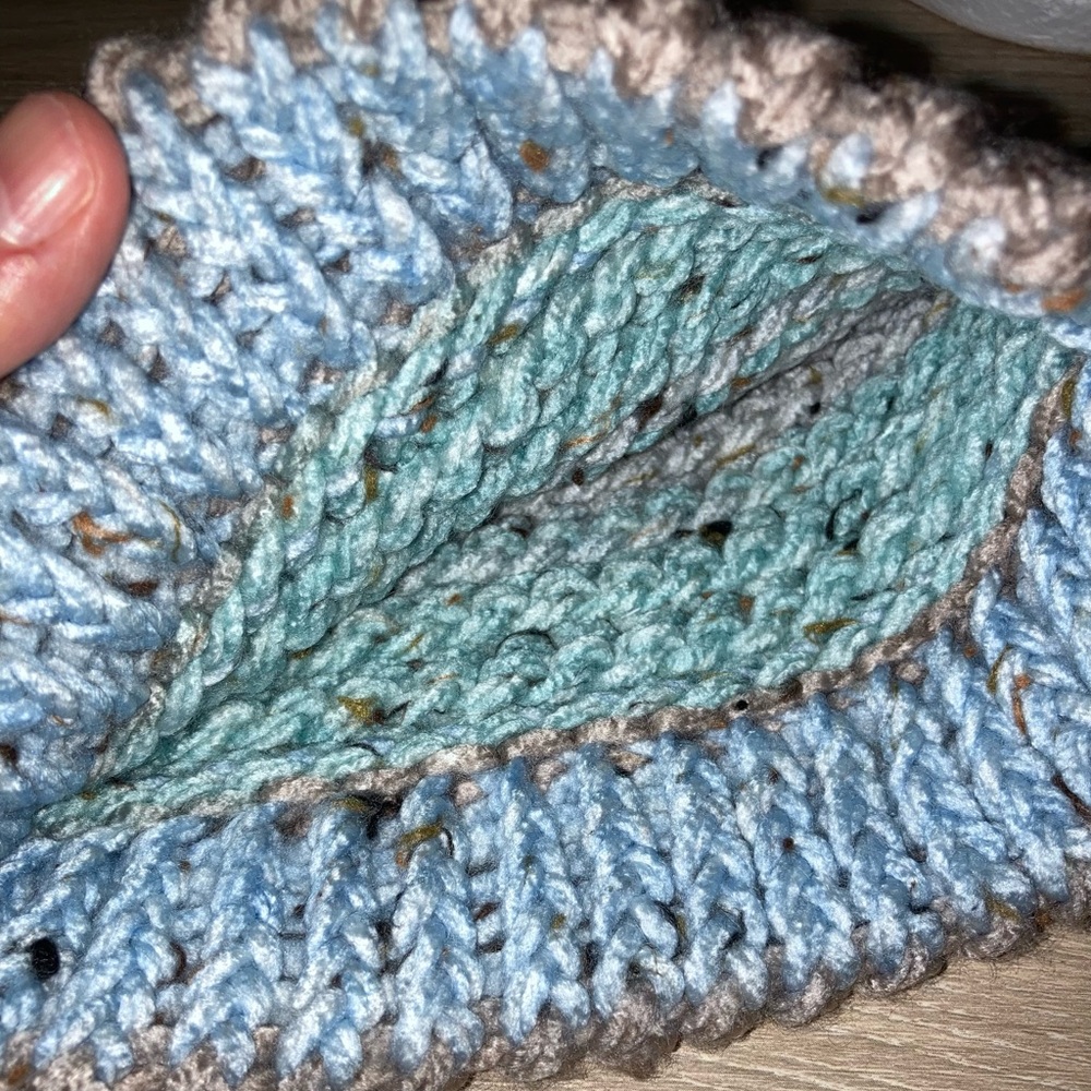 HANDMADE multicolored knit beanie hat for adults - Picture 3 of 5